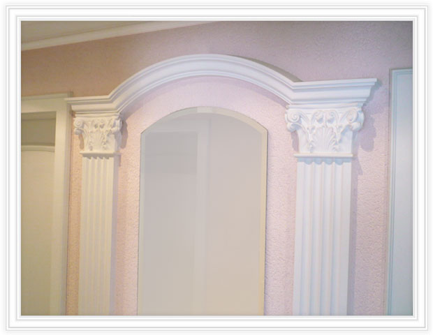 Herstellung und Anbringung Pilaster, Kapitell und Stuckgesims.